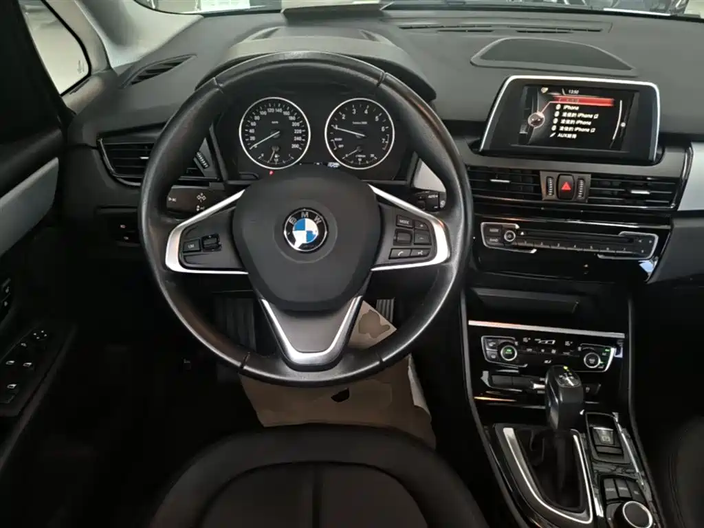 BMW 2 Series Active Tourer 2017 — фото 11