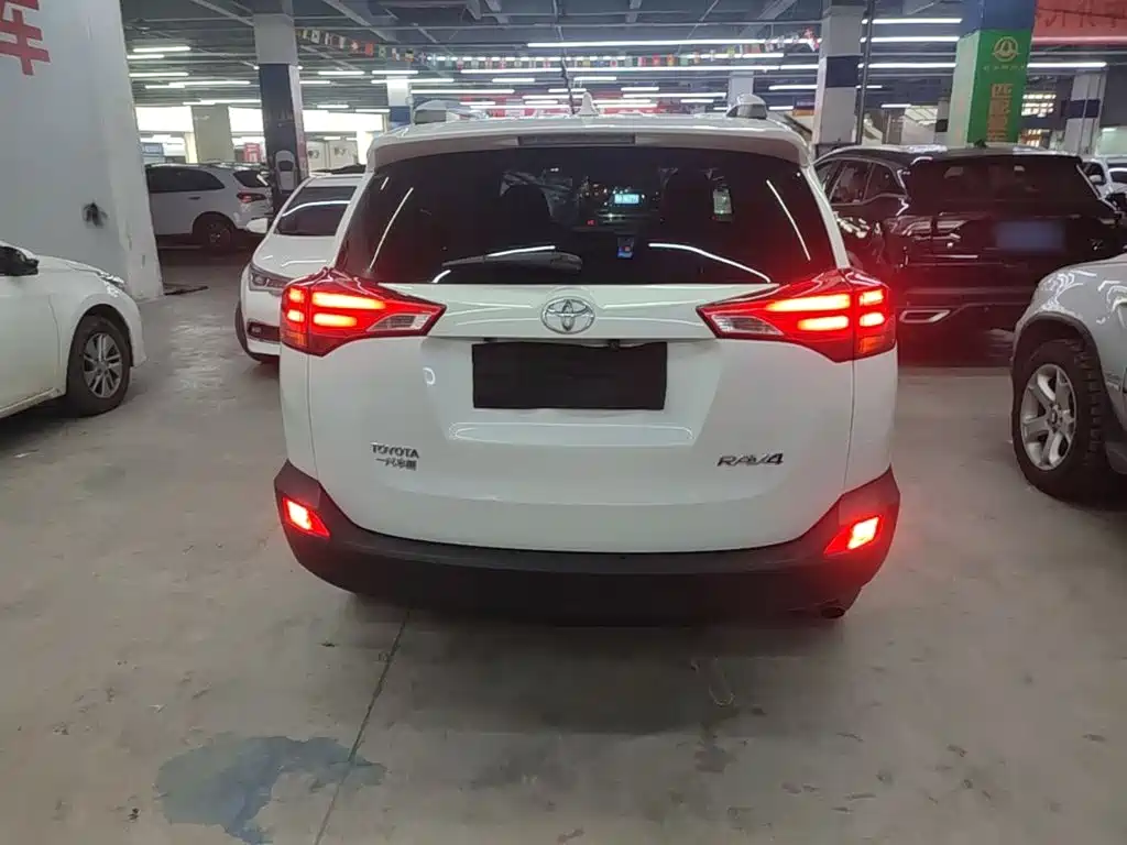 Toyota RAV4 2016 — фото 6