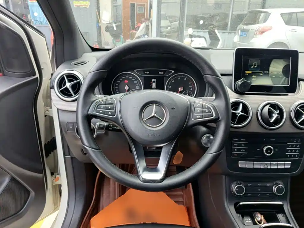 Mercedes-Benz B-Class 2016 — фото 11
