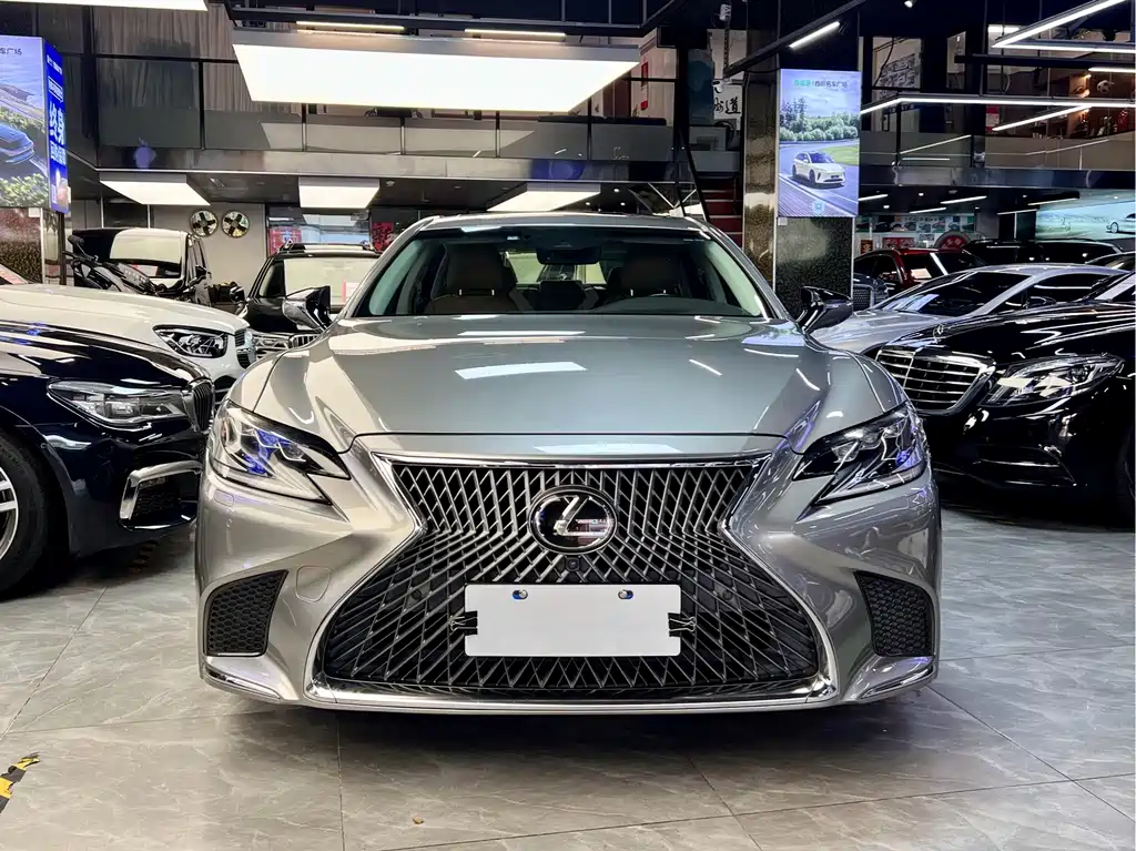 Lexus LS 2018 — фото 2