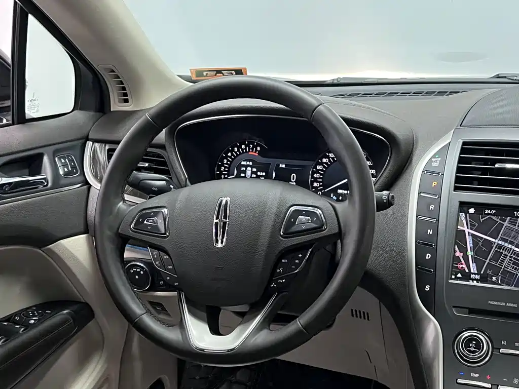Lincoln MKC 2018 — фото 18