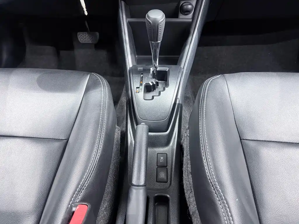 Toyota Yaris L 2021 — фото 12