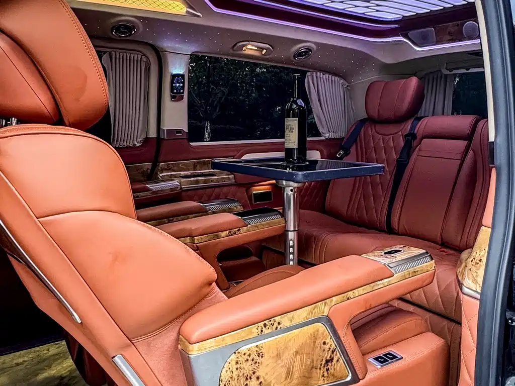 Mercedes-Benz V-Class 2023 — фото 31