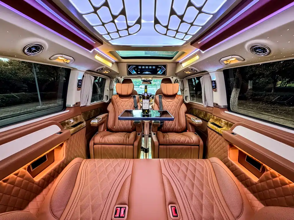 Mercedes-Benz V-Class 2023 — фото 27