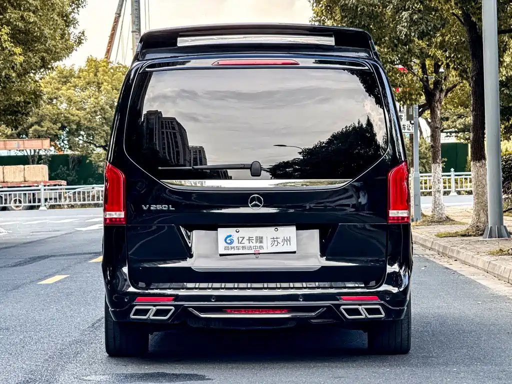 Mercedes-Benz V-Class 2023 — фото 39