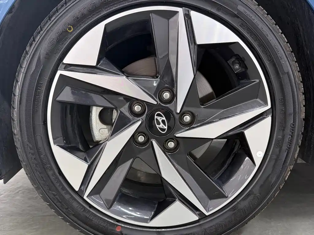 Hyundai Elantra 2022 — фото 18