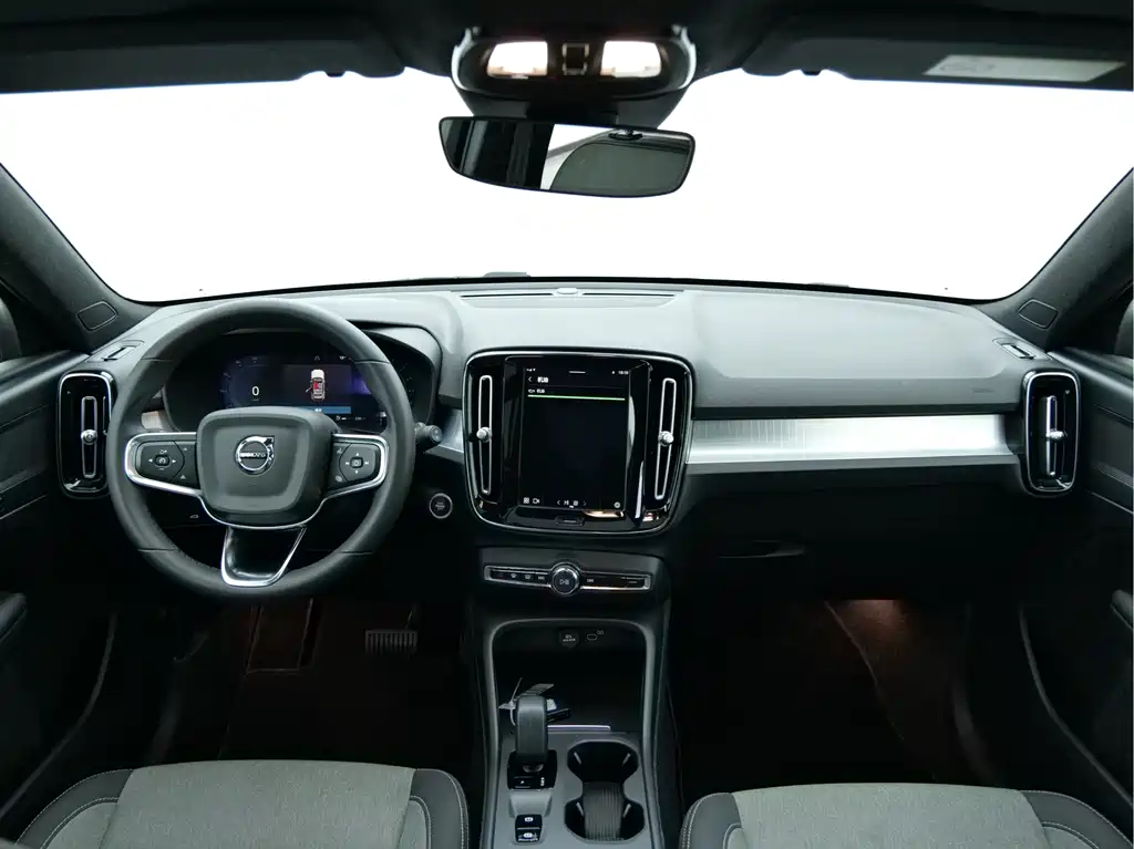 Volvo XC40 2023 — фото 15