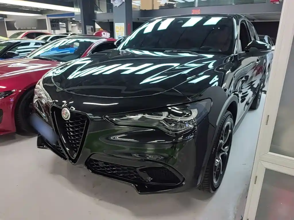 Alfa Romeo Stelvio 2025