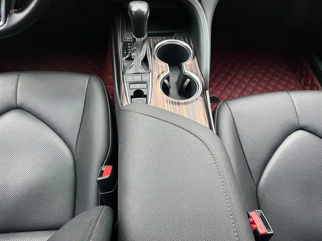 Toyota Camry 2020 — фото 18