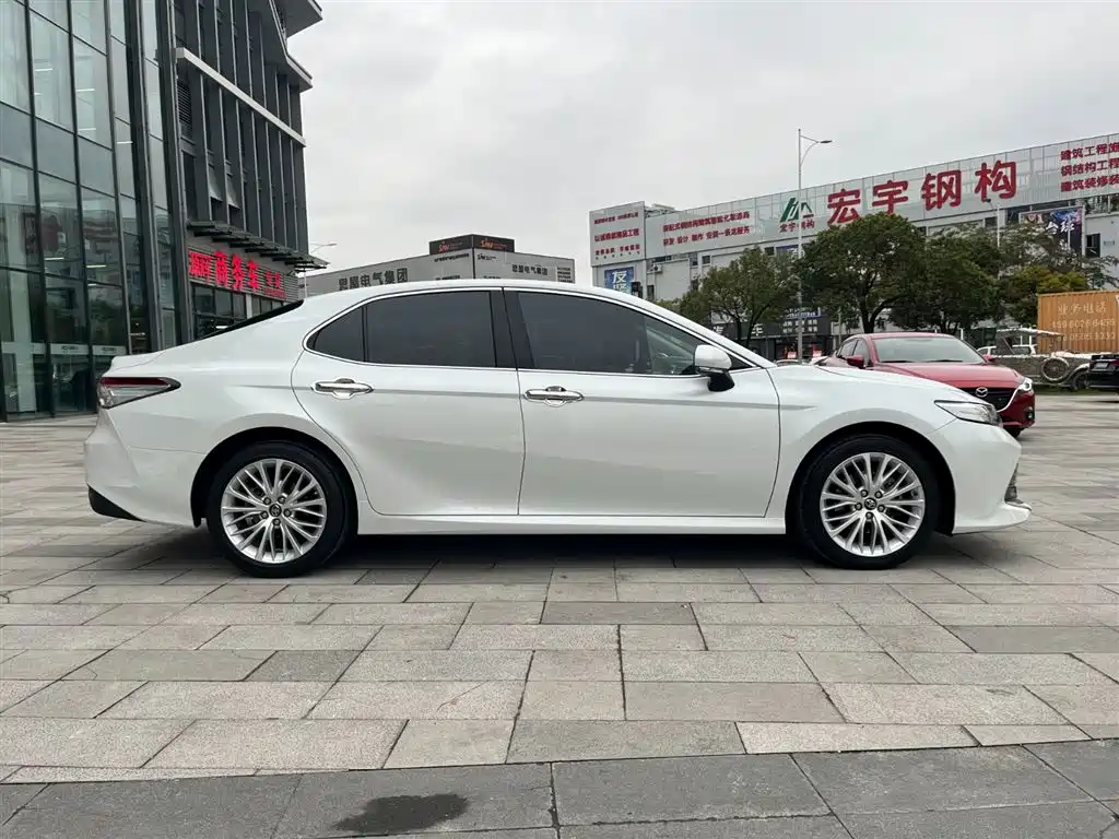 Toyota Camry 2020 — фото 8
