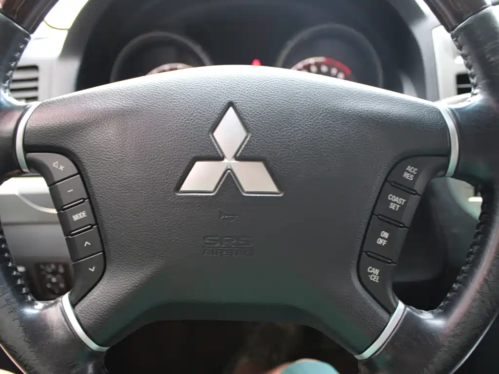 Mitsubishi Pajero 2016 — фото 23