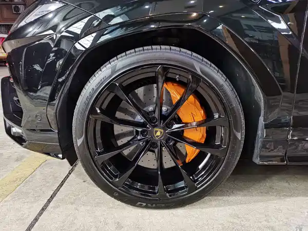 Lamborghini Urus 2021