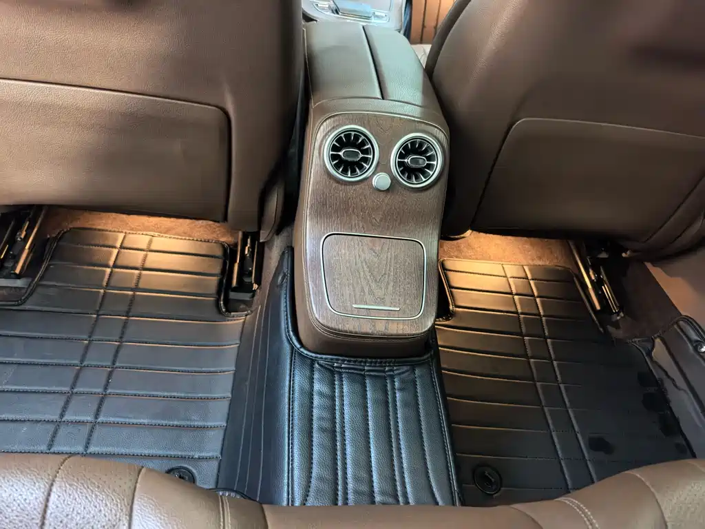 Mercedes-Benz E-Class 2023 — фото 12