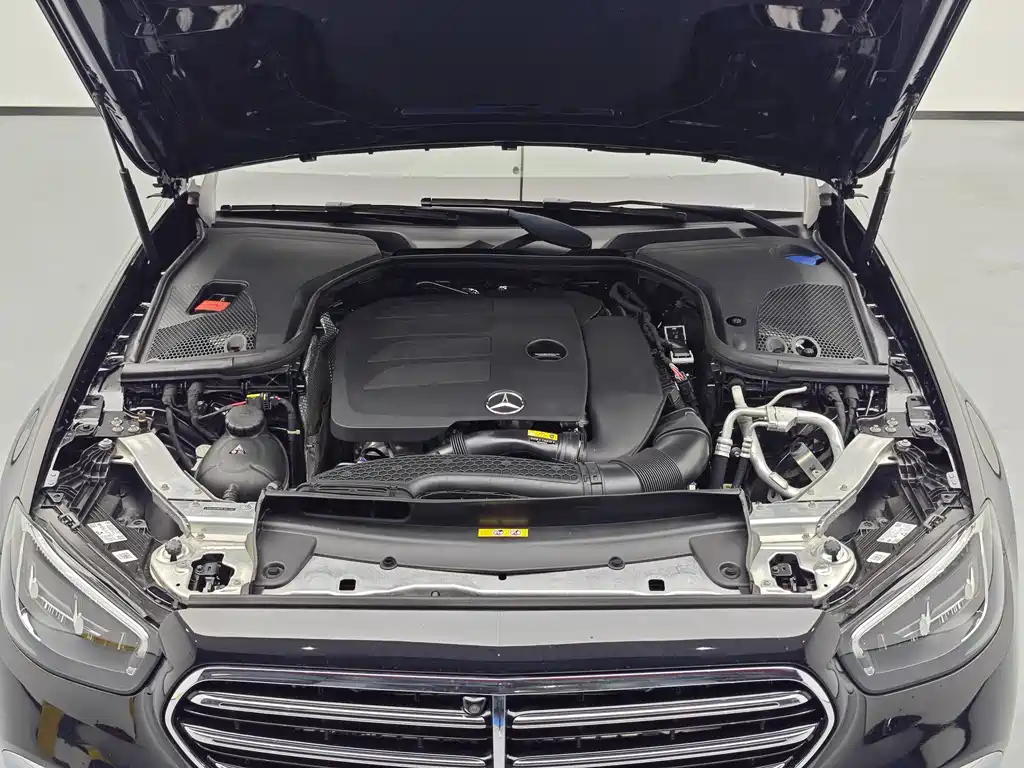 Mercedes-Benz E-Class 2023 — фото 12