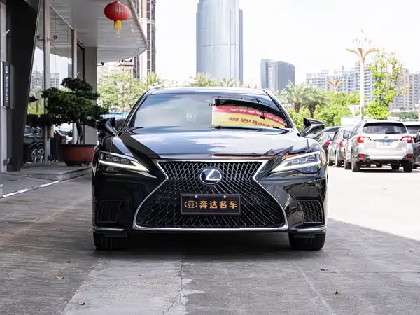 Lexus LS 2021