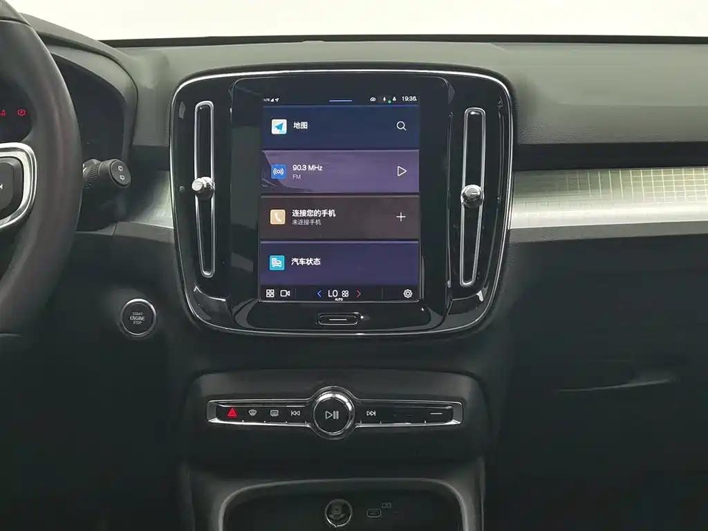 Volvo XC40 2023 — фото 12