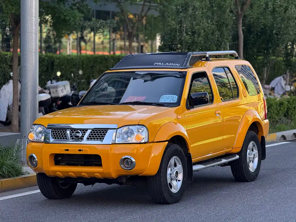 Nissan Paladin 2014