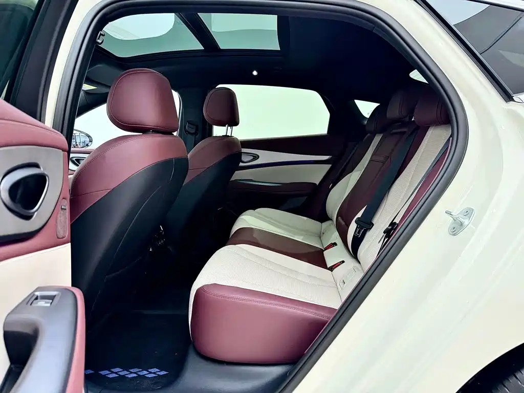 BYD Seal 07 DM-i 2025 — фото 17