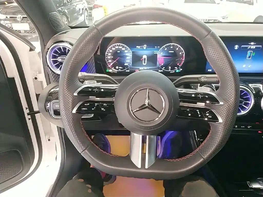 Mercedes-Benz A-Class 2024 — фото 11