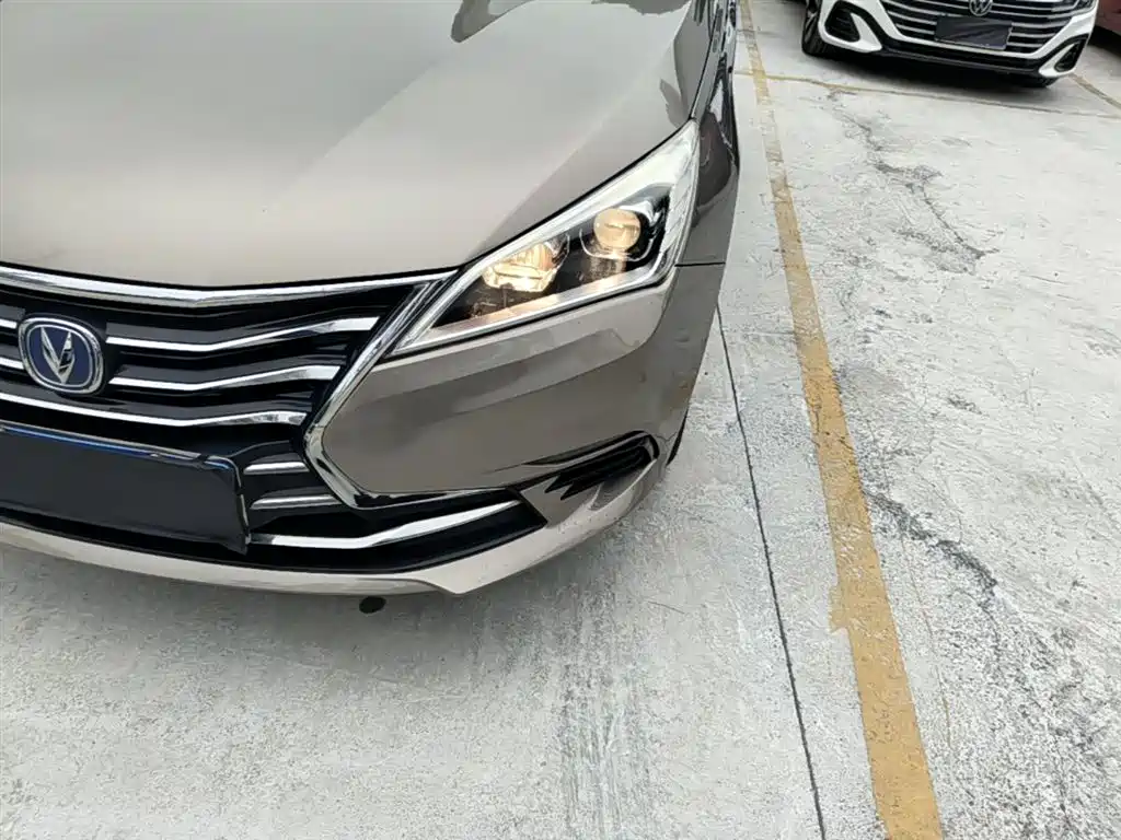Changan Eado DT 2018 — фото 24