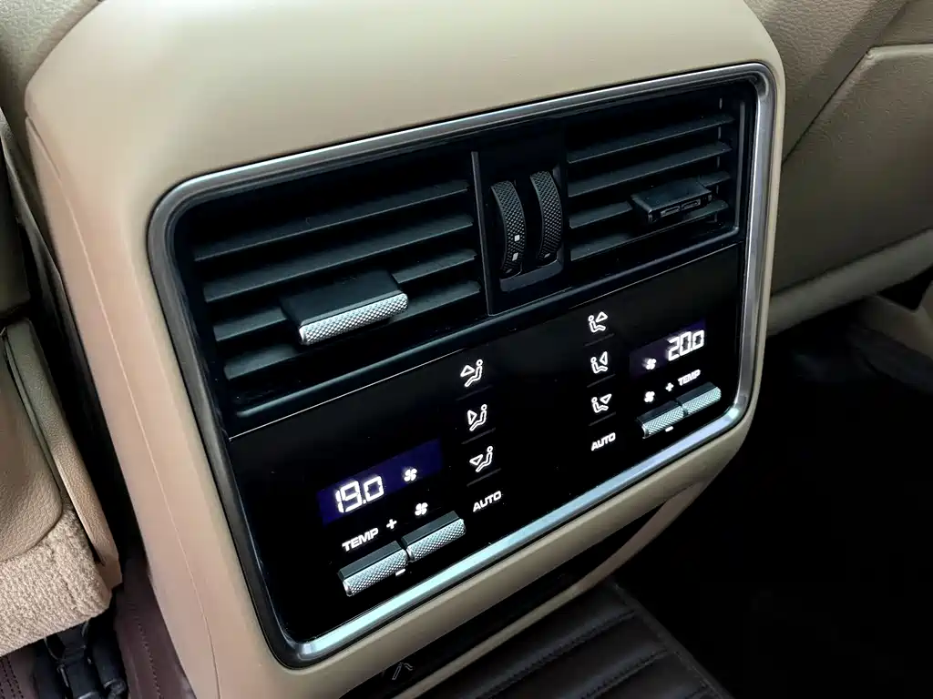 Porsche Cayenne Hybrid 2019 — фото 15