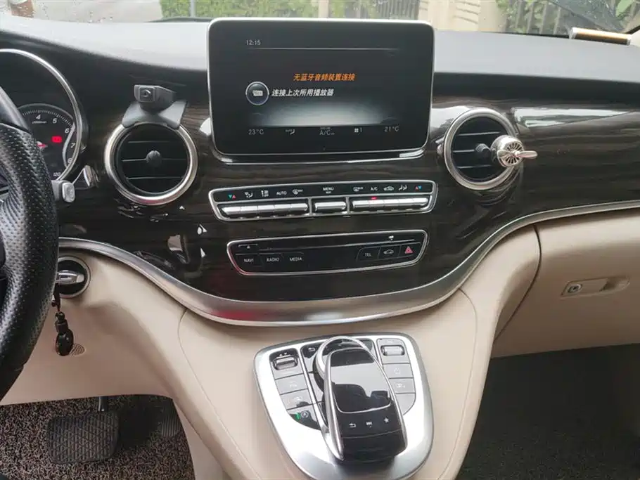 Mercedes-Benz V-Class 2019 — фото 13