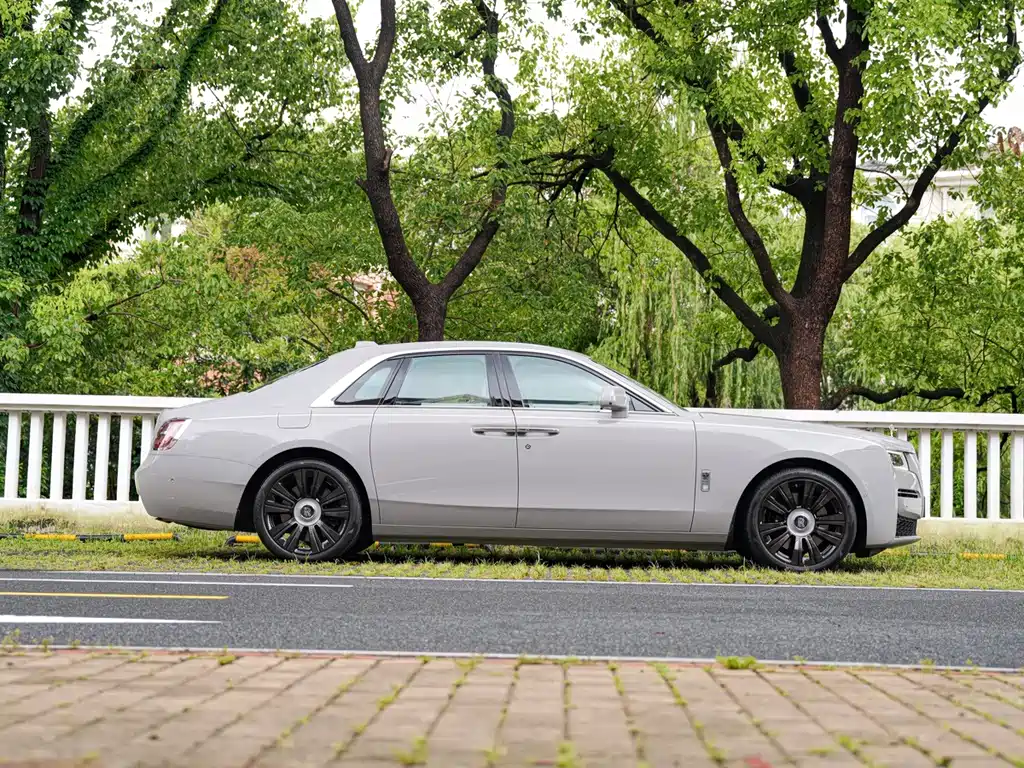 Rolls-Royce Ghost 2022 — фото 12