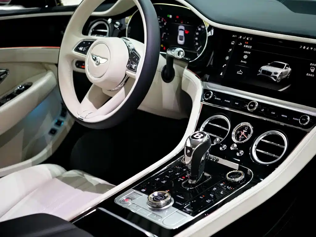 Bentley Continental PHEV 2026 — фото 12