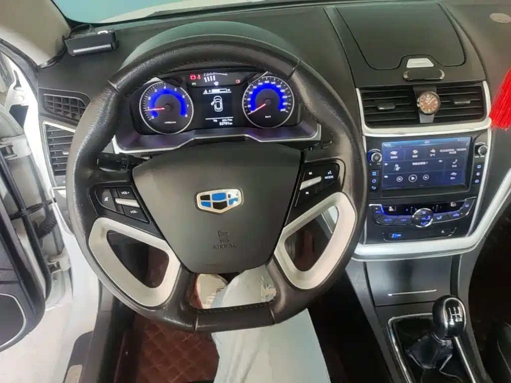 Geely Emgrand 2016 — фото 10