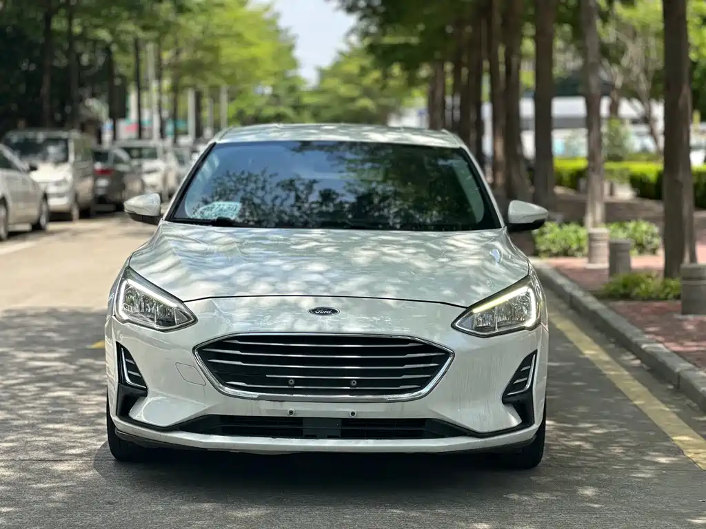 Ford Focus 2019 — фото 2
