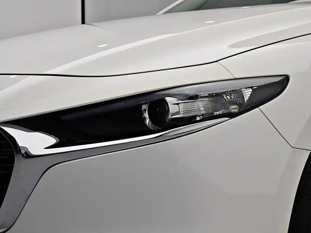 Mazda 3 Axela 2024 — фото 19
