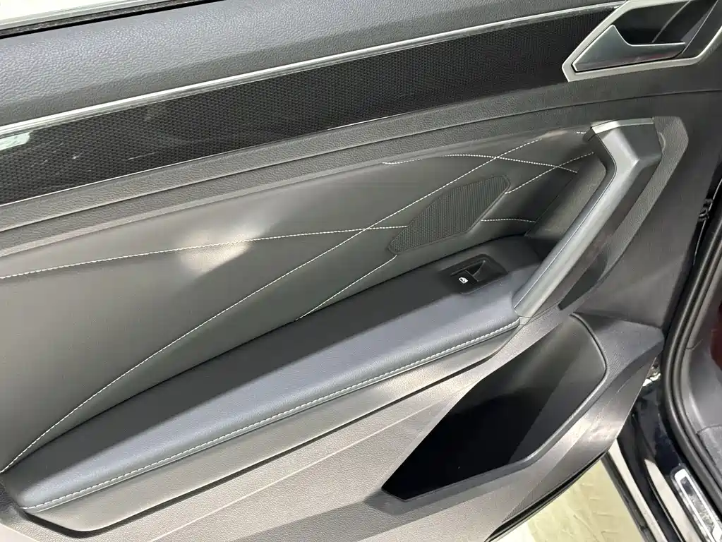 Volkswagen Tiguan L 2023 — фото 18