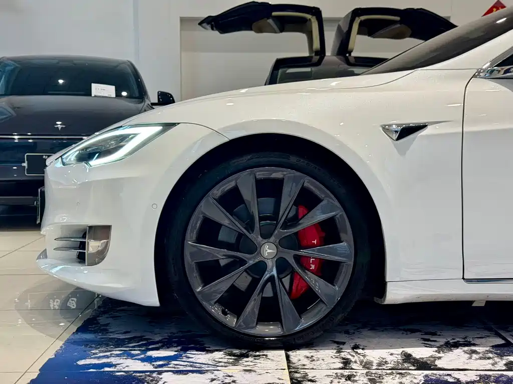 Tesla Model S 2020 — фото 4