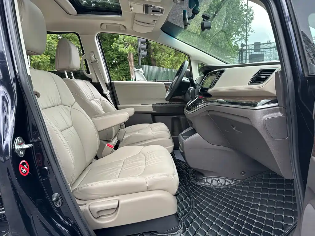 Honda Odyssey 2018 — фото 11