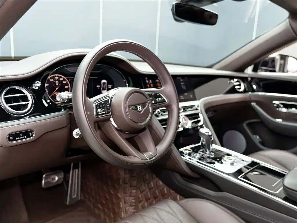 Bentley Flying Spur 2023 — фото 10