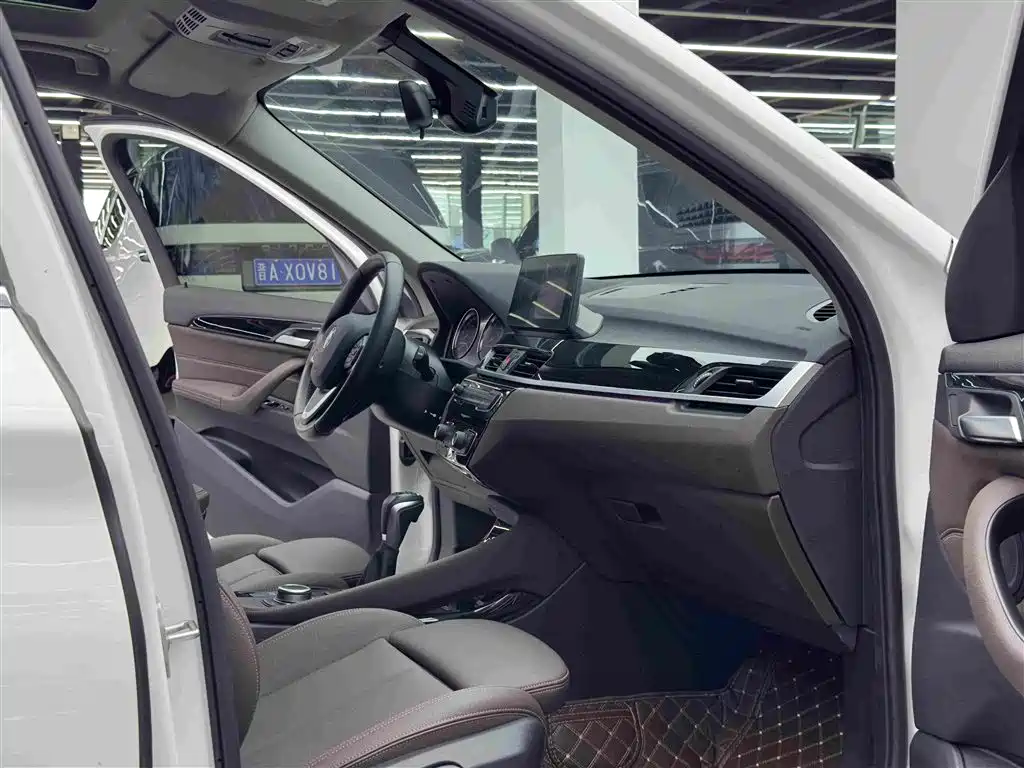 BMW X1 New Energy 2020 — фото 10