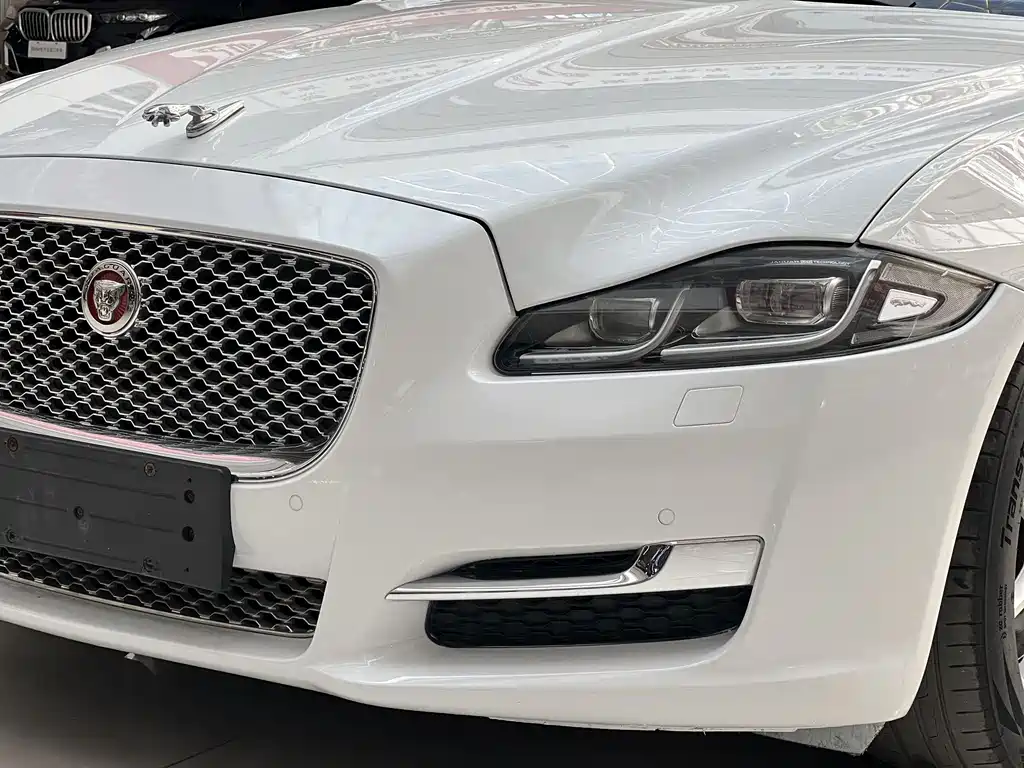 Jaguar XJ 2016 — фото 15