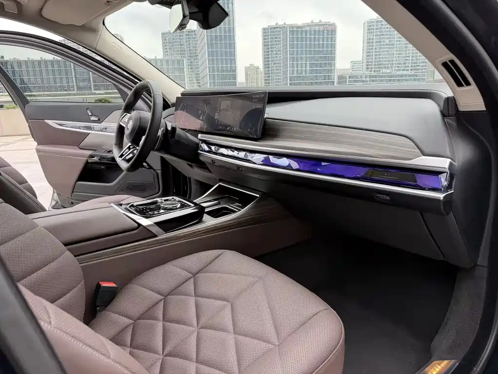 BMW 7 Series 2025 — фото 11