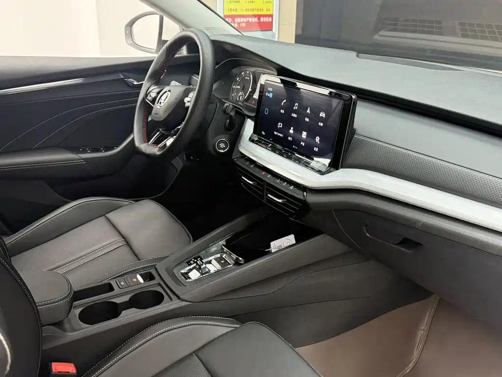 Skoda Octavia 2023 — фото 16