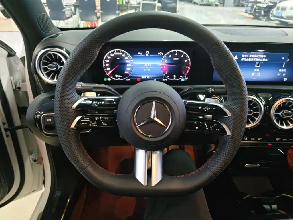 Mercedes-Benz A-Class 2024 — фото 11