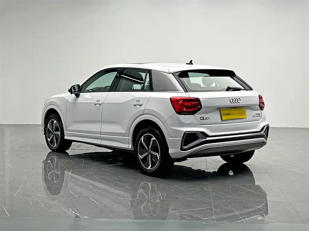 Audi Q2L e-tron 2022 — фото 4