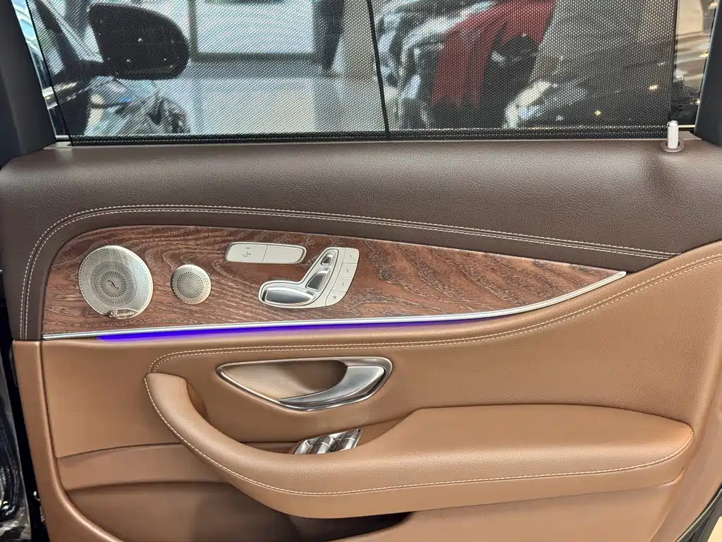 Mercedes-Benz E-Class 2023 — фото 12