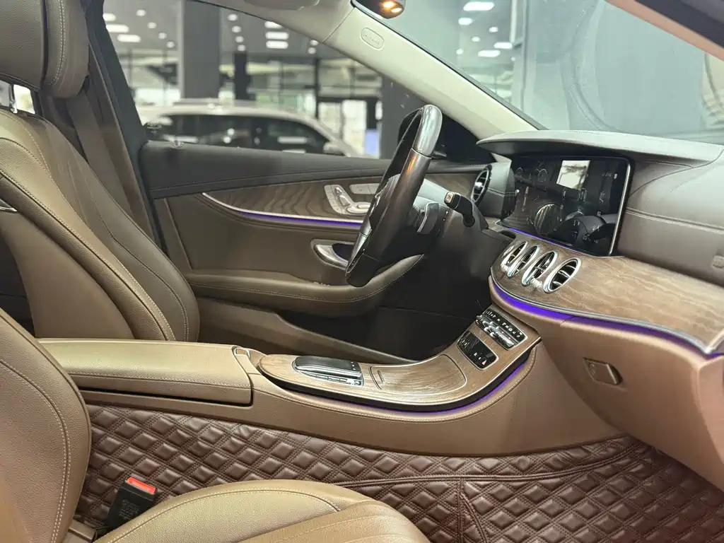 Mercedes-Benz E-Class 2022 — фото 12
