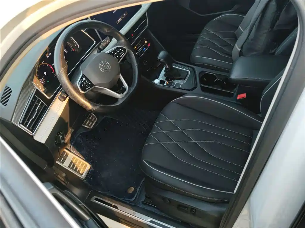 Volkswagen Tiguan L 2022 — фото 11