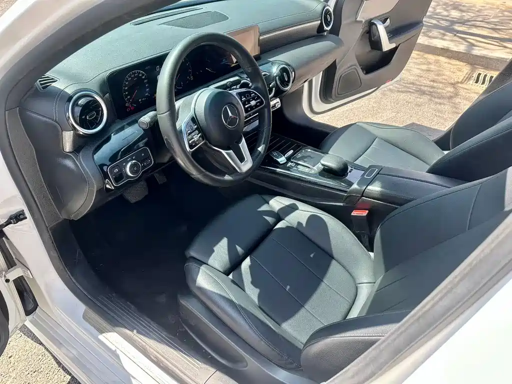Mercedes-Benz A-Class 2023 — фото 6