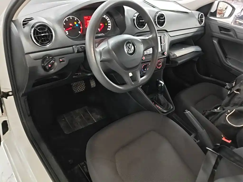 Volkswagen Jetta 2018 — фото 10