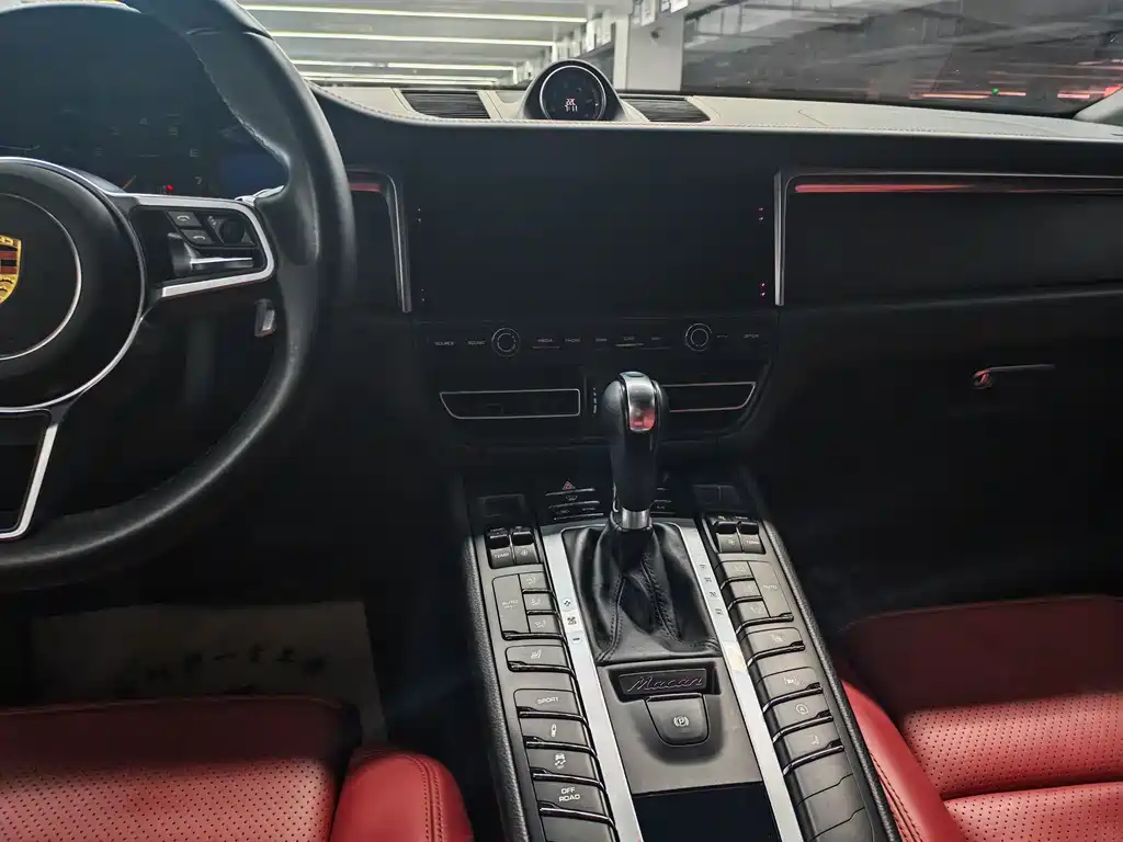 Porsche Macan 2021