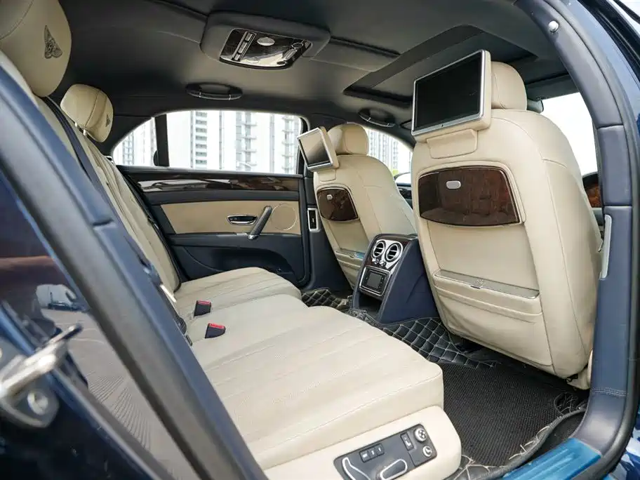 Bentley Flying Spur 2015 — фото 11