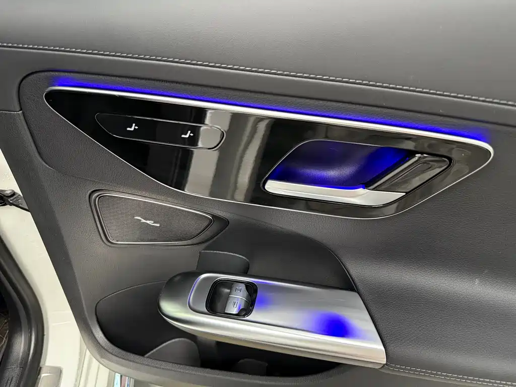 Mercedes-Benz C-Class 2023 — фото 16