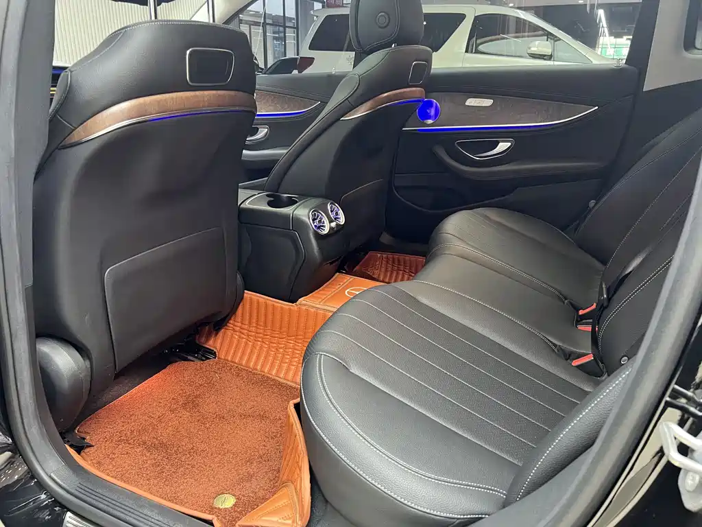 Mercedes-Benz E-Class 2018 — фото 12